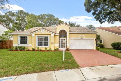 1033 Siena Oaks Circle W, House other with 3 bedrooms, 2 bathrooms and null parking in Palm Beach Gardens FL | Image 1