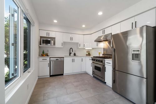 1583 Bowser Ave, North Vancouver, BC, V7P2Y4 | Card Image