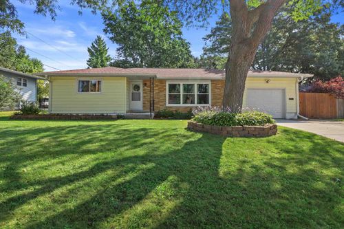 909 Taft Street, Sun Prairie, WI, 53590 | Card Image