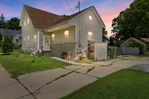 504 First St, Hartford, WI, 53027-1206 | Card Image