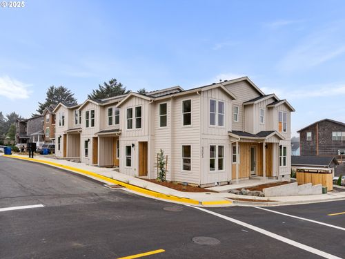 b-305 Se Jetty Ave, Lincoln City, OR, 97367-2850 | Card Image