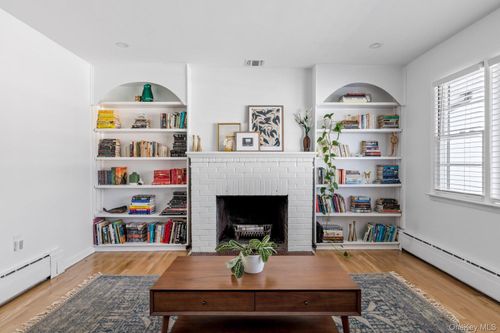 38 Chenango Dr, Bay Shore, NY, 11706-5432 | Card Image