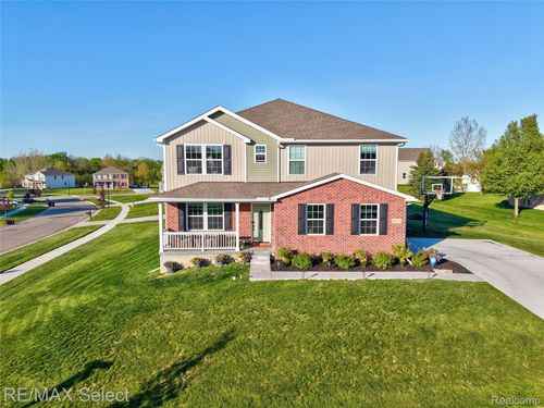 8371 Crossbow Ct, Grand Blanc, MI, 48439-2551 | Card Image