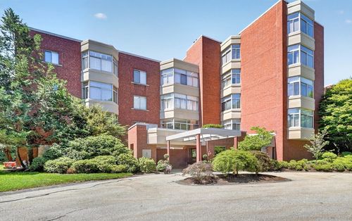 2a-99-10 Florence Street, Newton, MA, 02472 | Card Image