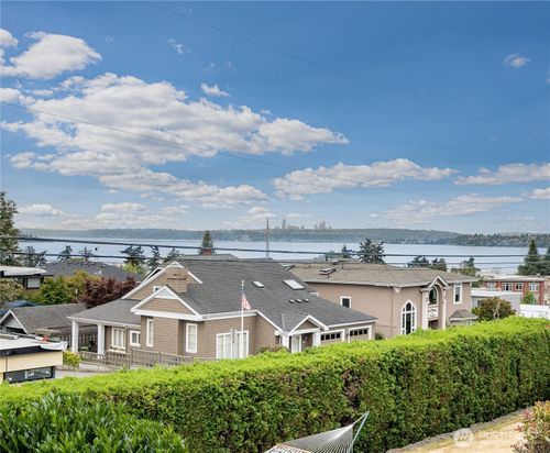 122 8th Avenue, Kirkland, WA, 98033 | Card Image