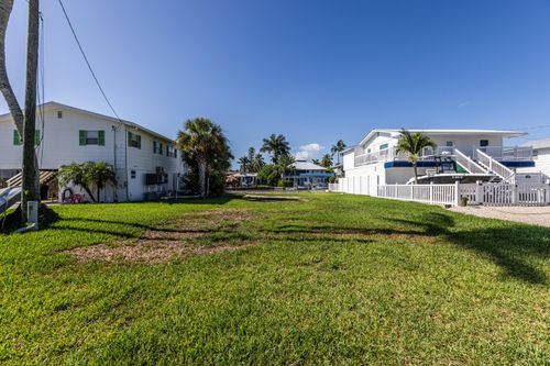 574 Coconut Ave, GOODLAND, FL, 34140 | Card Image