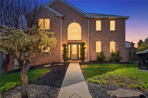 33 Mason Dr, Coraopolis, PA, 15108-3474 | Card Image