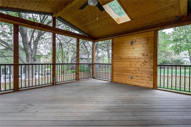 Screened deck | Image 12