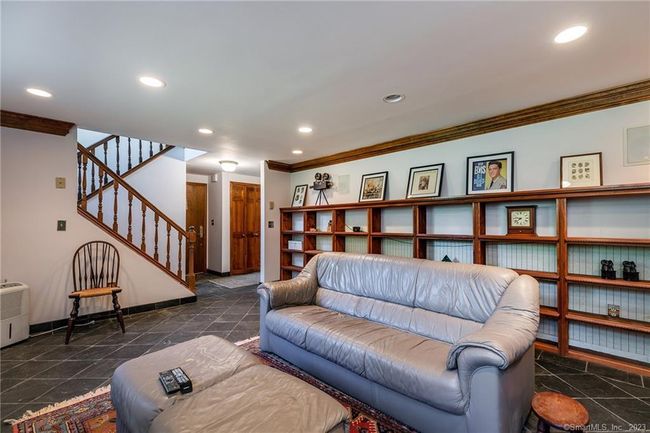 Family Room | Image 30