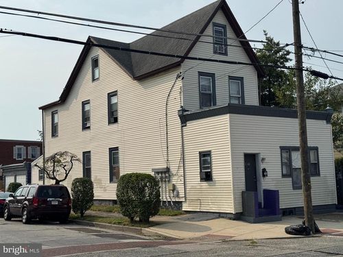 3068 River Rd, CAMDEN, NJ, 08105-4135 | Card Image