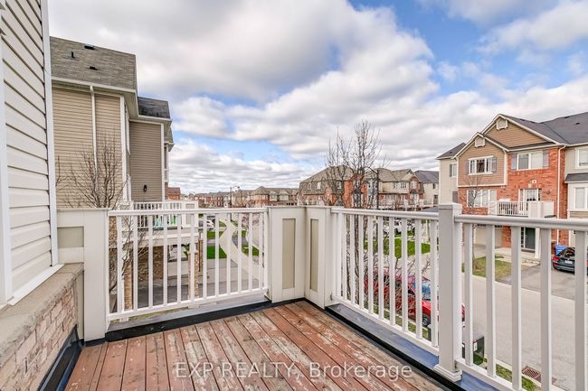979 Nadalin Hts, House attached with 4 bedrooms, 2 bathrooms and 1 parking in Milton ON | Image 32