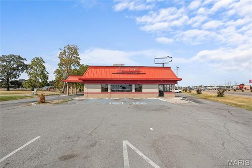 1105 S Main St, Sikeston, MO, 63801-3102 | Card Image