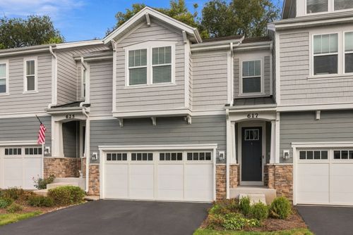 617 Riverbank Ct, Geneva, IL, 60134-3335 | Card Image