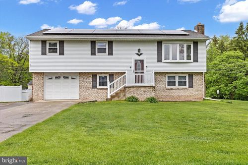 301 Hillcrest Dr, NEW CUMBERLAND, PA, 17070-3079 | Card Image