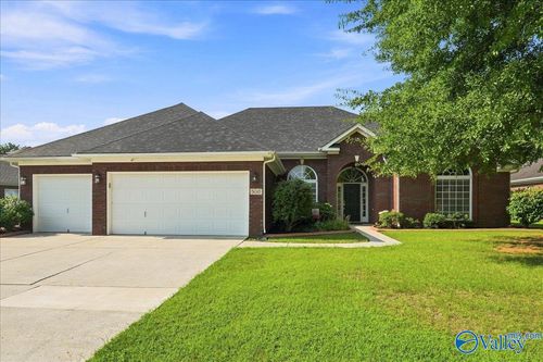 5018 Patriot Park Cir Se, Owens Cross Roads, AL, 35763-9189 | Card Image