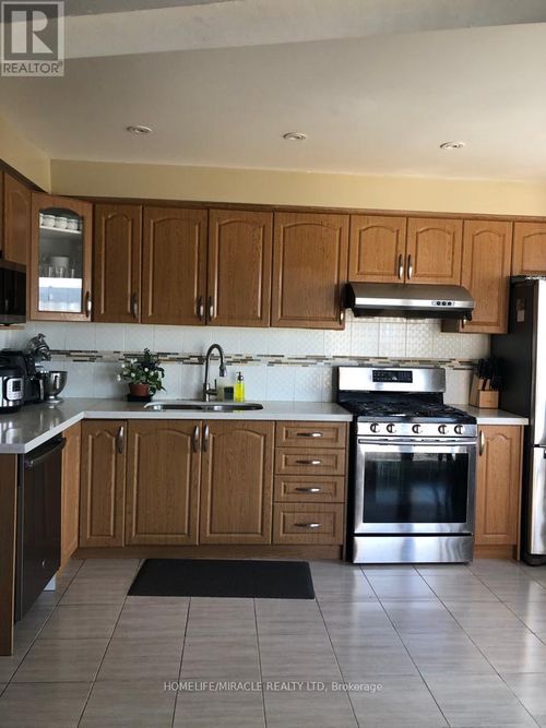 144 Robbinstone Dr, Scarborough, ON, M1B2E7 | Card Image