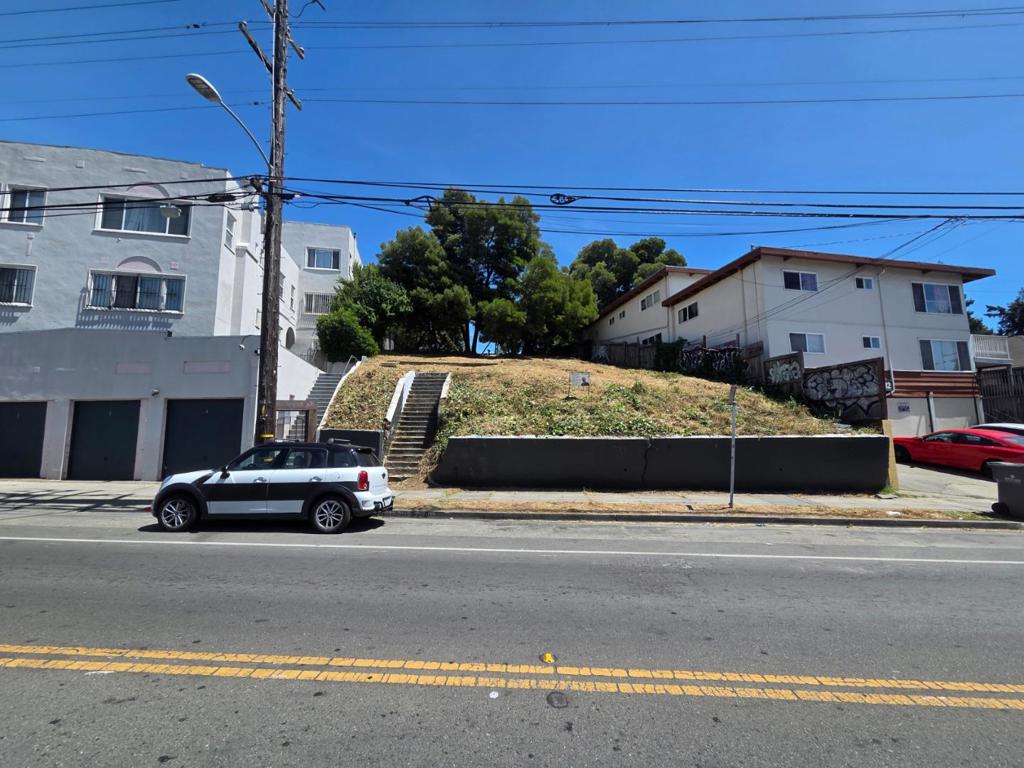 Land in Oakland