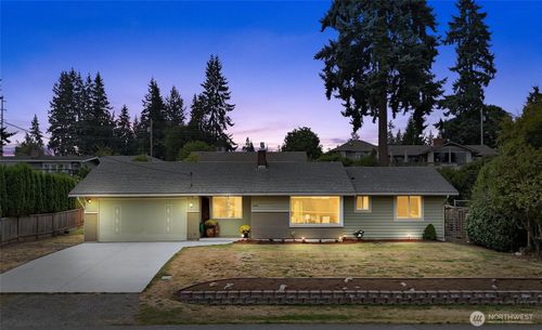 8806 Cascadia Ave, Everett, WA, 98208-2315 | Card Image