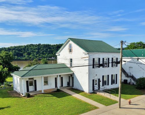 102 W High St, Warsaw, KY, 41095-2080 | Card Image