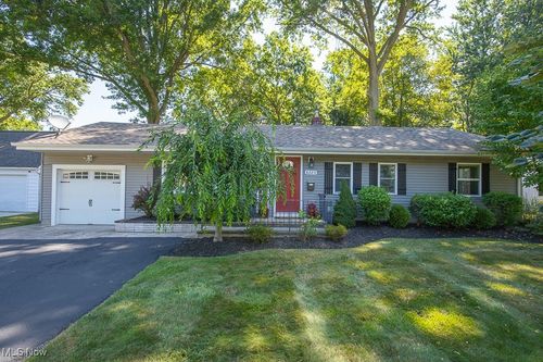 8223 Eastmoor Rd, Mentor, OH, 44060-7511 | Card Image