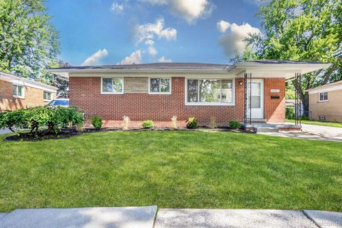 24865 Ridgecroft Ave, Eastpointe, MI, 48021-3454 | Card Image