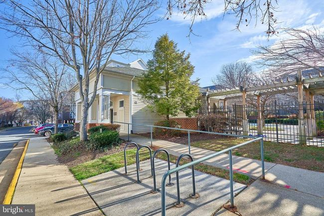 9332 Branch Side Ln, Townhouse with 4 bedrooms, 4 bathrooms and null parking in FAIRFAX VA | Image 43