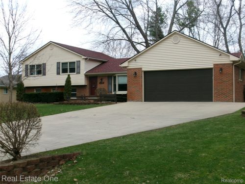 23918 Forest Park Dr E, Novi, MI, 48374-3415 | Card Image