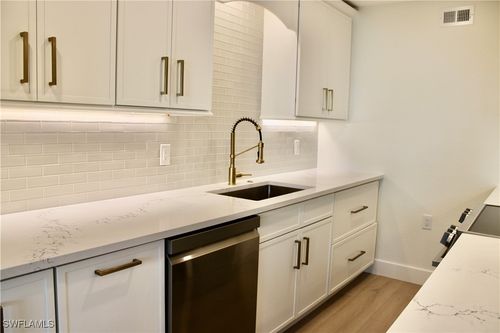 apt-109-333 Harbour Dr, NAPLES, FL, 34103-4072 | Card Image