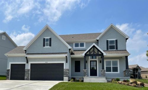 8010 166th Ter, Overland Park, KS, 66085-8222 | Card Image
