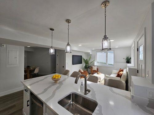 104-64 Alpine St, Boston, MA, 02119-3404 | Card Image