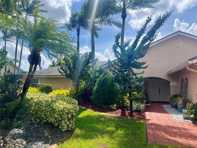 310 Nw 197th Ave, House other with 4 bedrooms, 2 bathrooms and null parking in Pembroke Pines FL | Image 3