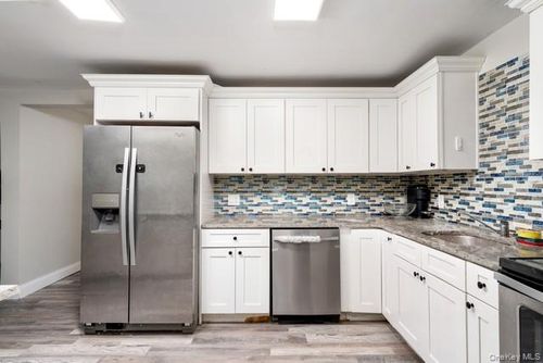 10 Sunnyside Dr, Sound Beach, NY, 11789-3147 | Card Image