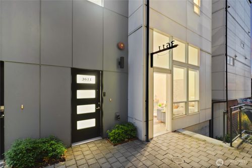 3611 2nd Ave Nw, Seattle, WA, 98107-4912 | Card Image
