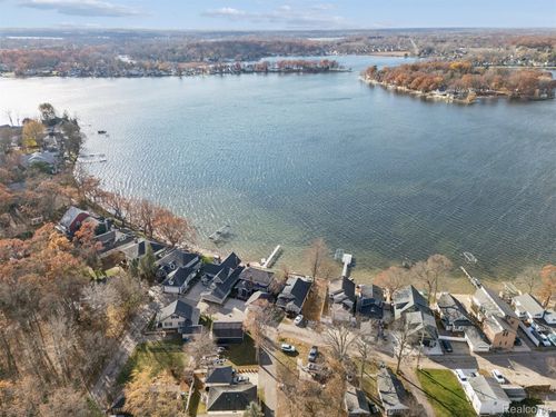 13056 Cussewago Dr, Fenton, MI, 48430-1109 | Card Image