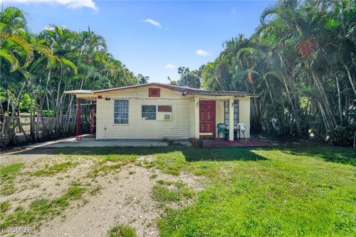 653 Howell Circle Dr, Fort Myers, FL, 33905-4061 | Card Image