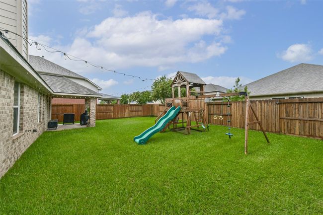 Spacious backyard for entertaining! | Image 19