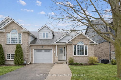 32 Scott St, Fergus, ON, N1M3S2 | Card Image