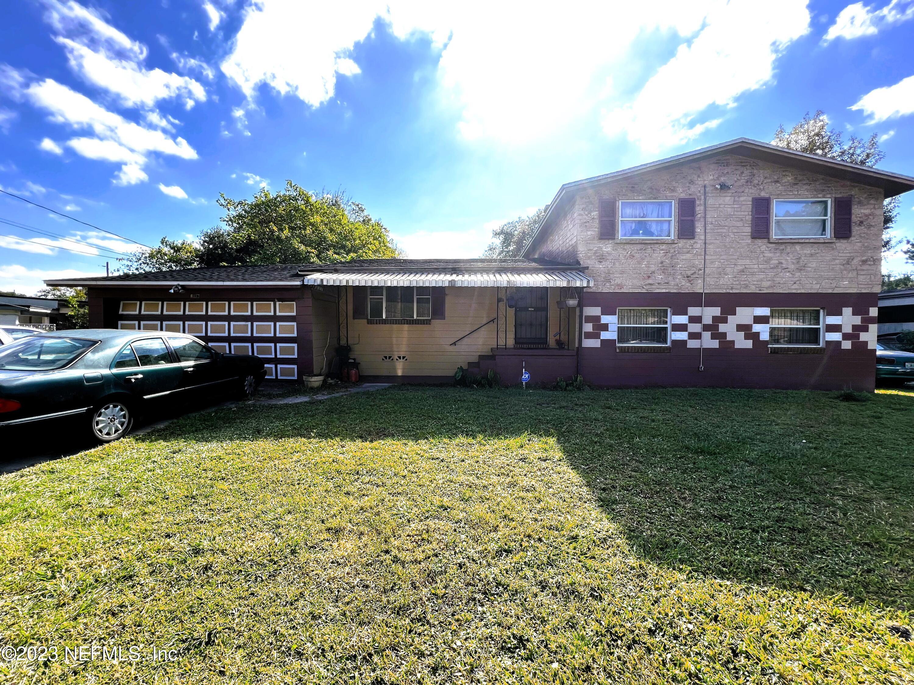 Barry Dr, Jacksonville, FL 32208