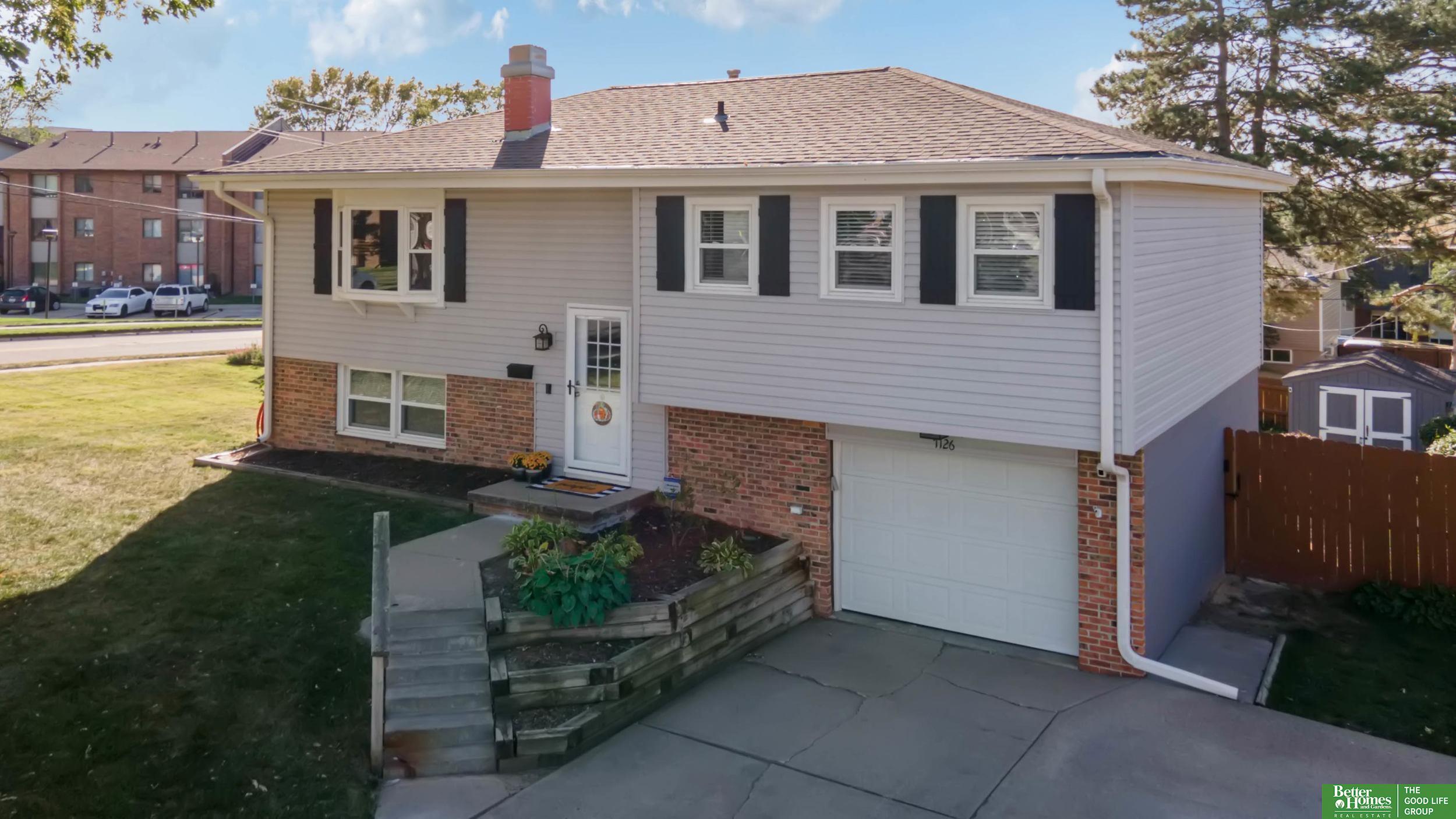 Oke St, Papillion, NE 68046