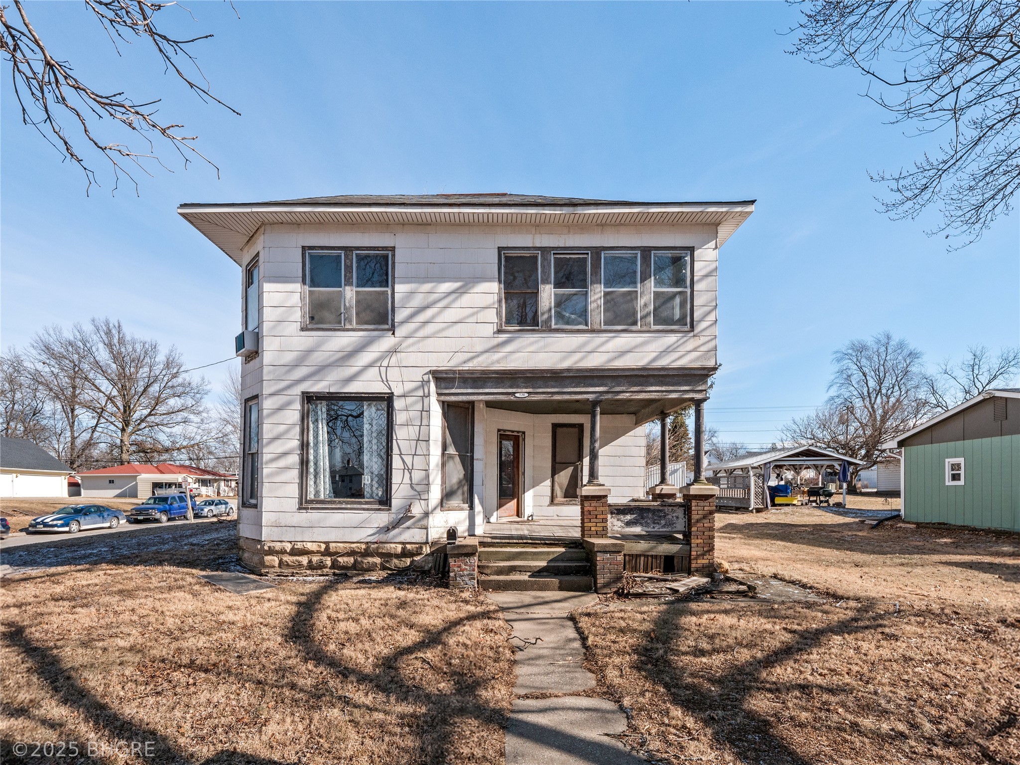Grand St, Chariton, IA 50049