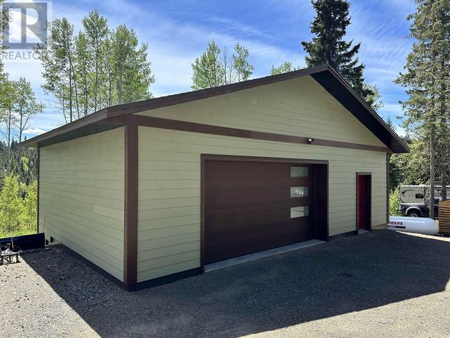 8396 Rainbow Country Road, House other with 3 bedrooms, 3 bathrooms and null parking in Bridge Lake BC | Image 14