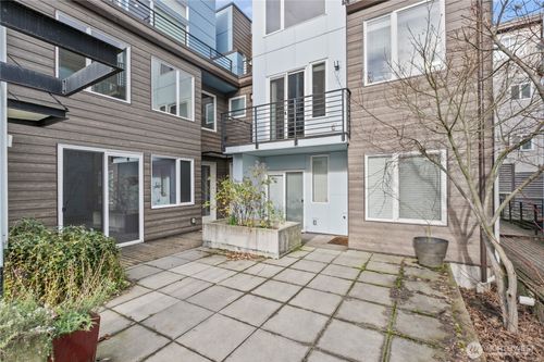 4329 Woodland Park Ave N, Seattle, WA, 98103-7426 | Card Image