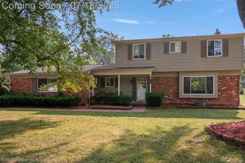 38087 Connaught Drive, Farmington Hills, MI, 48335 | Card Image