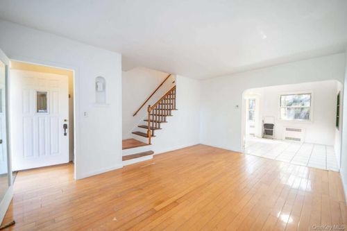 10-25 115th St, College Point, NY, 11356-1536 | Card Image