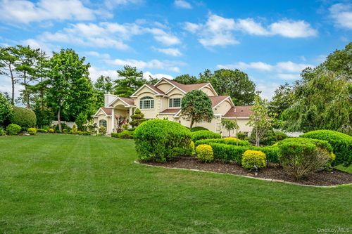 14 Arrowood Dr, Saint James, NY, 11780-3416 | Card Image