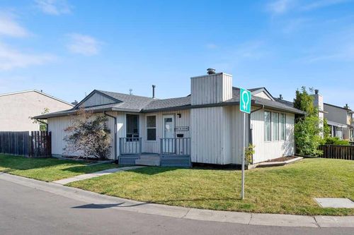 5812 22 Avenue Ne, Calgary, AB, T1Y4P7 | Card Image