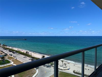 1104 - 6051 N Ocean Dr, Condo with 3 bedrooms, 2 bathrooms and null parking in Hollywood FL | Image 3