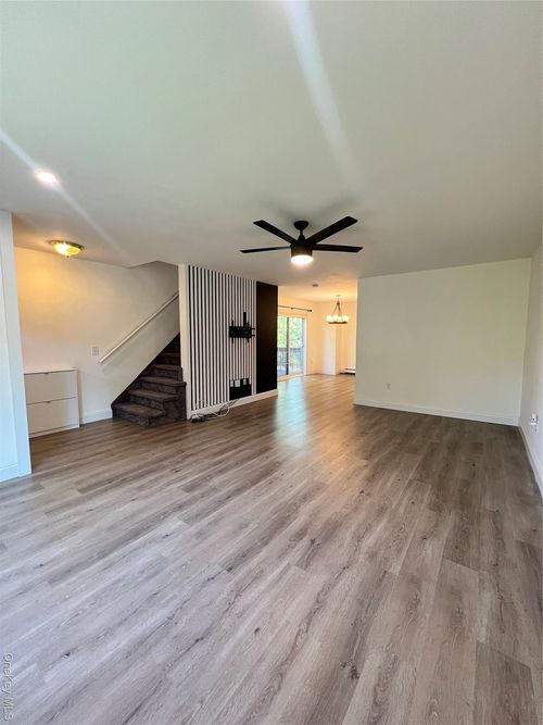6 Hilltop Cir, Fishkill, NY, 12524-2619 | Card Image