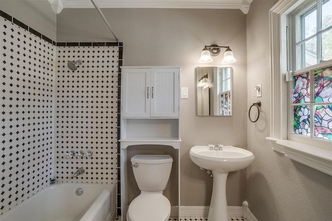 2309 Honeysuckle Ave, House other with 3 bedrooms, 2 bathrooms and null parking in Fort Worth TX | Image 21