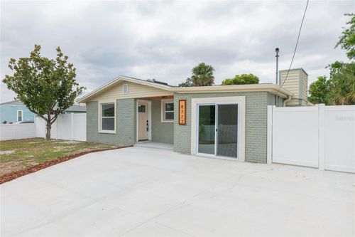 8723 N River Forest Cir, Tampa, FL, 33604-2218 | Card Image